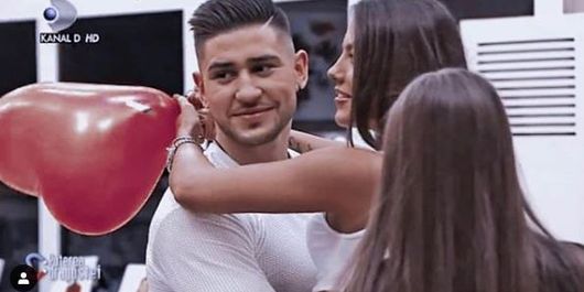 În sfârșit, Roxana și Bogdan Mocanu de la Puterea Dragostei formează oficial un cuplu! S-au fotografiat în timp ce se sărutau