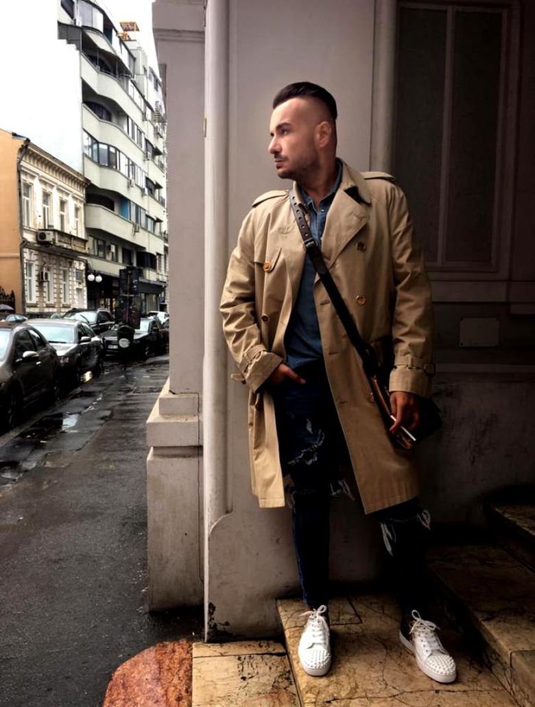 Prețul rochiilor lui Răzvan Ciobanu au explodat după moartea designerului! Cu cât a ajuns să fie vândută o creație ”second-hand” a creatorului Prețul rochiilor lui Răzvan Ciobanu au explodat după moartea designerului! Cu cât a ajuns să fie vândută o creație ”second-hand” a creatorului