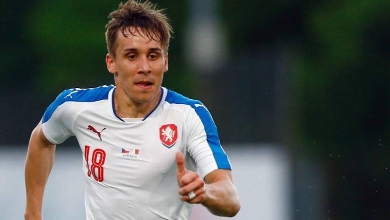 Atacantul ceh Josef Sural a murit dupa ce microbuzul formatiei sale a fost implicat intr-un accident rutier Atacantul ceh Josef Sural a murit dupa ce microbuzul formatiei sale a fost implicat intr-un accident rutier