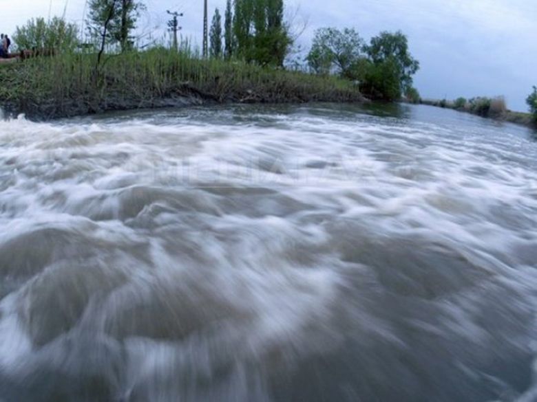 Cod roşu de inundaţii în două judeţe