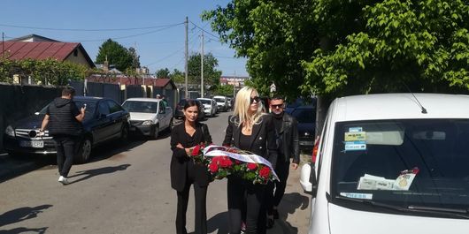 Iulia Albu, apariție șocantă la înmormântarea lui Răzvan Ciobanu! Toată lumea s-a uitat la ea atunci când a ajuns
