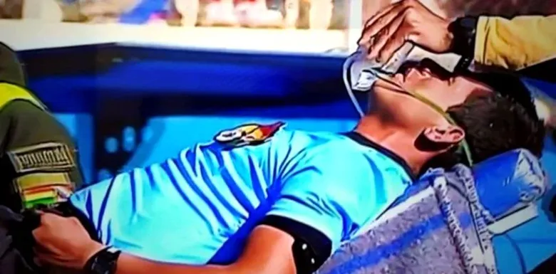Arbitrul Victor Hugo Hurtado a murit în timpul unui meci Arbitrul Victor Hugo Hurtado a murit în timpul unui meci