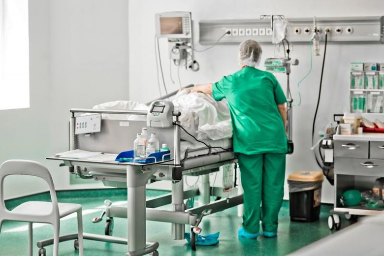 O femeie a murit la spital, după ce i-a explodat gura