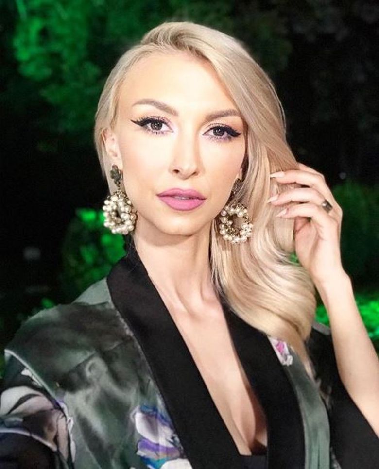 Andreea Bălan, criticată pentru ținută! Cum s-a îmbrăcat la un eveniment monden: „Halat în toată regula” Andreea Bălan, criticată pentru ținută! Cum s-a îmbrăcat la un eveniment monden: „Halat în toată regula”