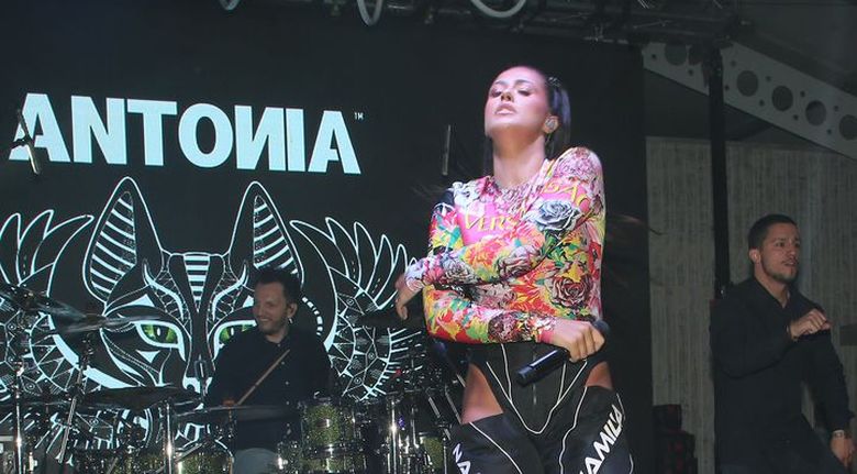 Antonia, imagini interzise minorilor! A apărut pe scenă foarte sexy Antonia, imagini interzise minorilor! A apărut pe scenă foarte sexy