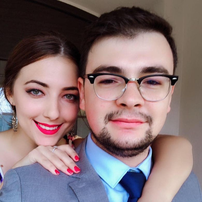 Andreea a fost diagnosticată cu leucemie acută mieloblastică. Tânăra este stewardesă şi s-a întors în ţară pentru că se simţea rău Andreea a fost diagnosticată cu leucemie acută mieloblastică. Tânăra este stewardesă şi s-a întors în ţară pentru că se simţea rău