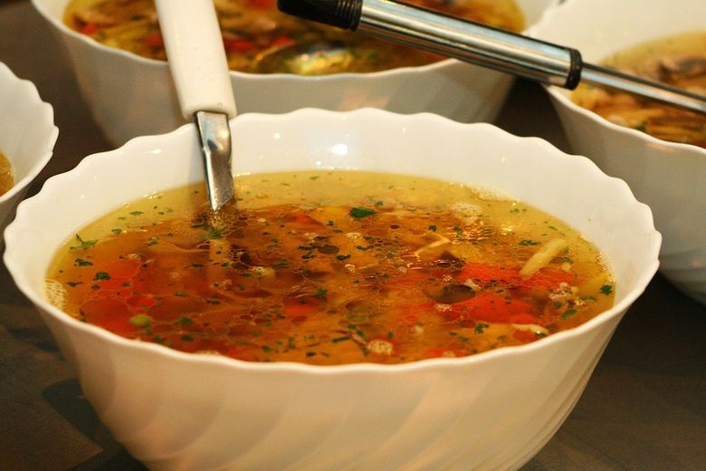 Aşa prepari cea mai gustoasă supă de legume! Te ajută să scapi de 5 kg pe săptămână!