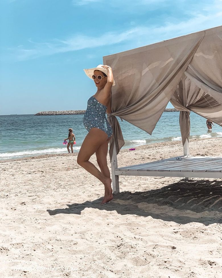 Diana Dumitrescu şi-a scos burtica la plajă! Cum arată graviduţa acum Diana Dumitrescu şi-a scos burtica la plajă! Cum arată graviduţa acum