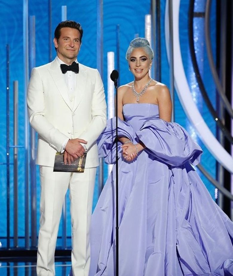 Este Lady Gaga însărcinată cu  Bradley Cooper? Artista refuză să comenteze zvonurile privind sarcina