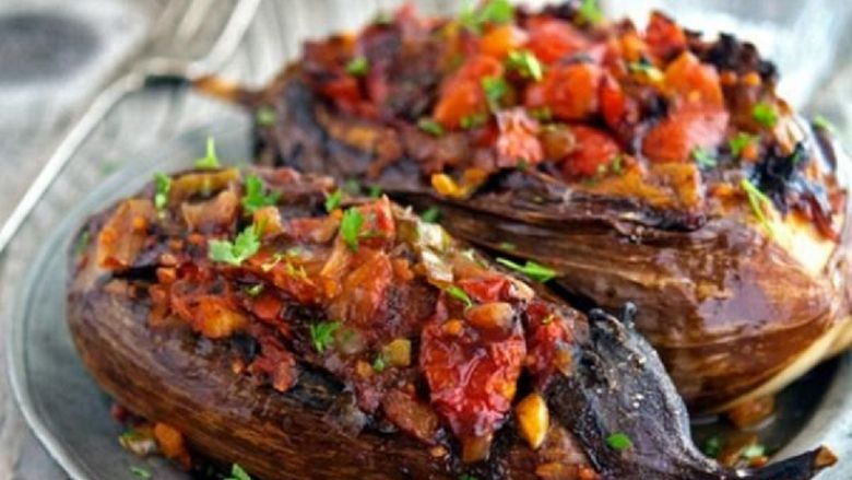 Deliciu absolut fabulos, de pe malul Bosforului. Imam Baialdî Deliciu absolut fabulos, de pe malul Bosforului. Imam Baialdî