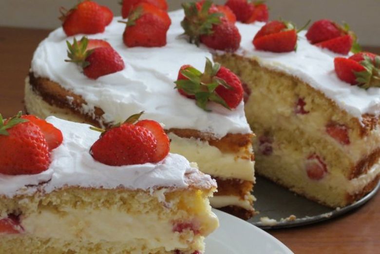 Tort de căpșuni fără coacere. Un desert absolut fabulos!