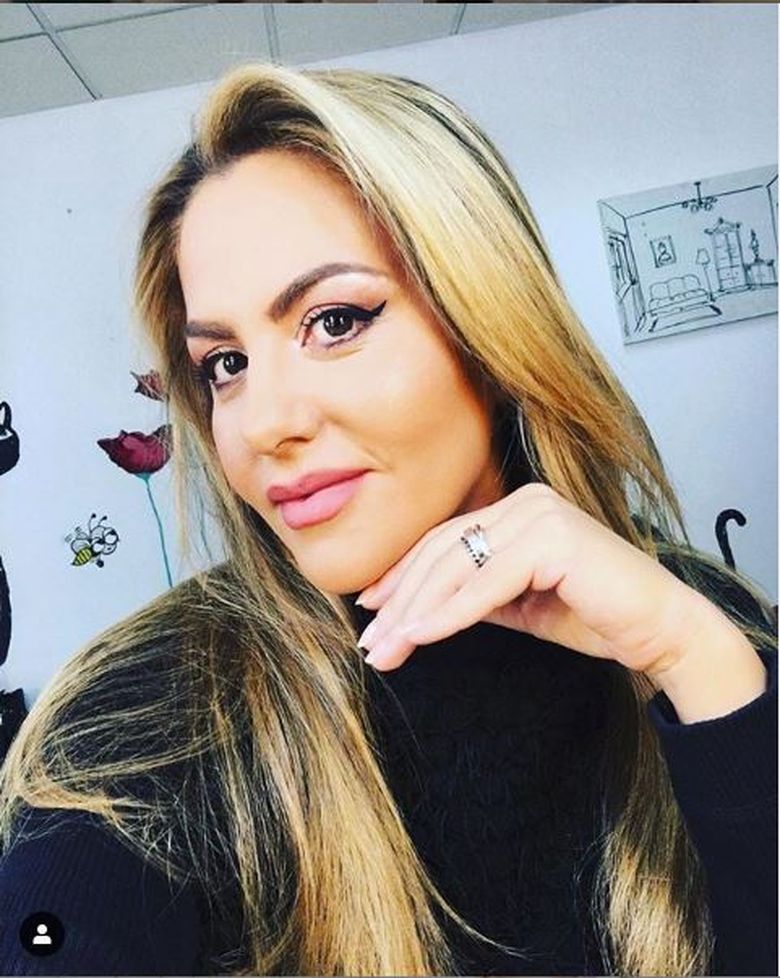Oana Turcu a dat testul suprem! Uite cum arată cu şi fără machiaj la 44 de ani? Ce zici?