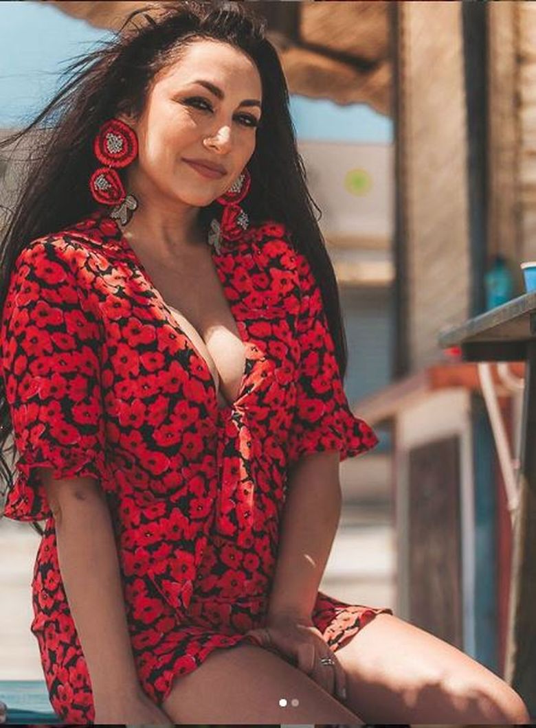 Primele imagini cu Andra în costum de baie! Are sau nu cel mai frumos bust din showbiz? Tu ce zici? Primele imagini cu Andra în costum de baie! Are sau nu cel mai frumos bust din showbiz? Tu ce zici?