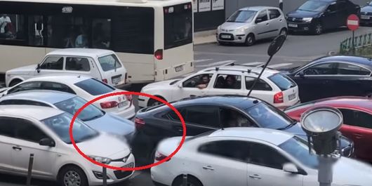 Incredibil! Ce a putut să facă un șofer în trafic, pe o arteră principală din București. Totul a fost filmat