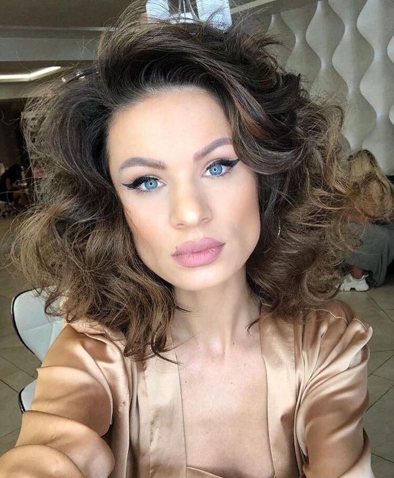Irina de la Bravo ai Stil, emoționată până la lacrimi în aeroport: "Nu am crezut că mi se poate întâmpla acest lucru!" Irina de la Bravo ai Stil, emoționată până la lacrimi în aeroport: "Nu am crezut că mi se poate întâmpla acest lucru!"
