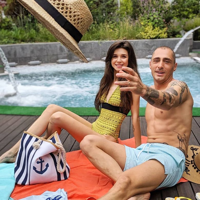 Cât de frumoasă este soția lui Vladimir Drăghia! Pe el îl știi de la TV, dar pe ea ai vazut-o? E MAGNIFICĂ Cât de frumoasă este soția lui Vladimir Drăghia! Pe el îl știi de la TV, dar pe ea ai vazut-o? E MAGNIFICĂ