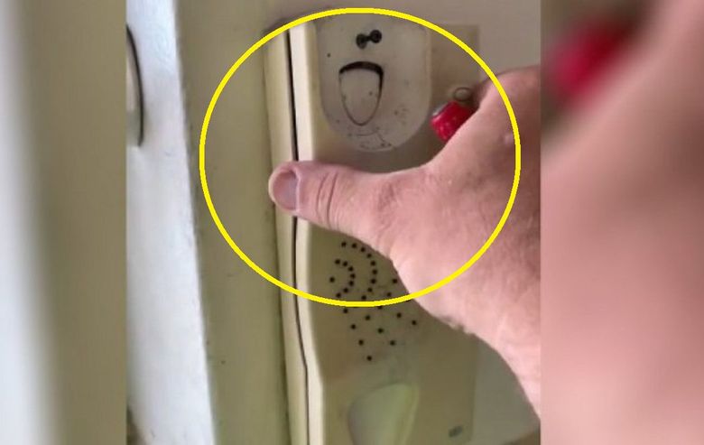 A descoperit din greșeală un telefon ASCUNS &icirc;n perete și l-a deschis. Ce era &icirc;năuntru, ți se face părul măciucă