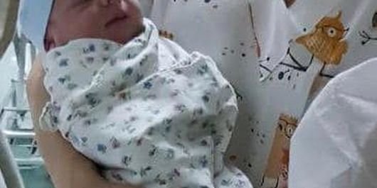 O supervedetă din România a născut la 46 de ani!  A ținut sarcina secretă timp de 8 luni!