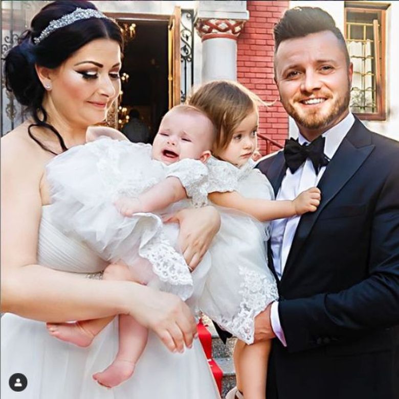Gabriela Cristea a alăptat la coafor, înainte de botez şi a postat filmarea pe internet! Vezi cele mai comentate imagini ale momentului! EXCLUSIV! Gabriela Cristea a alăptat la coafor, înainte de botez şi a postat filmarea pe internet! Vezi cele mai comentate imagini ale momentului! EXCLUSIV!