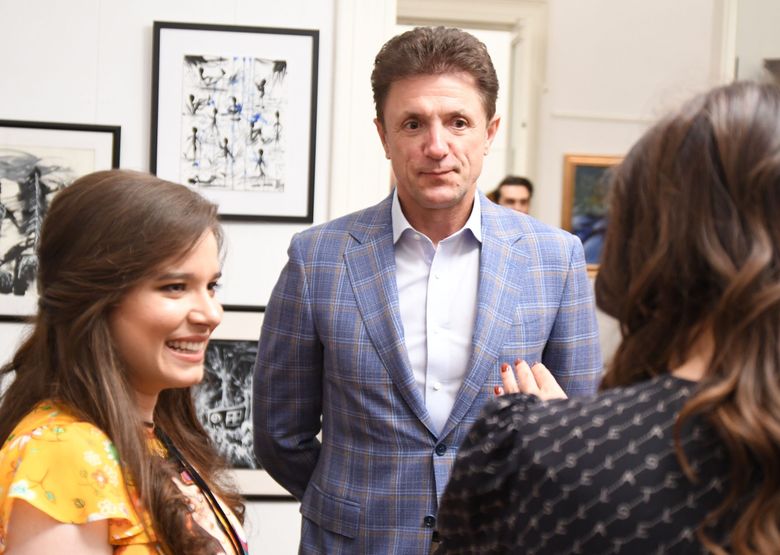 Fiica lui Gică Hagi şi-a deschis prima expoziţie de pictură! La vernisaj l-a avut alături pe Gică Popescu!