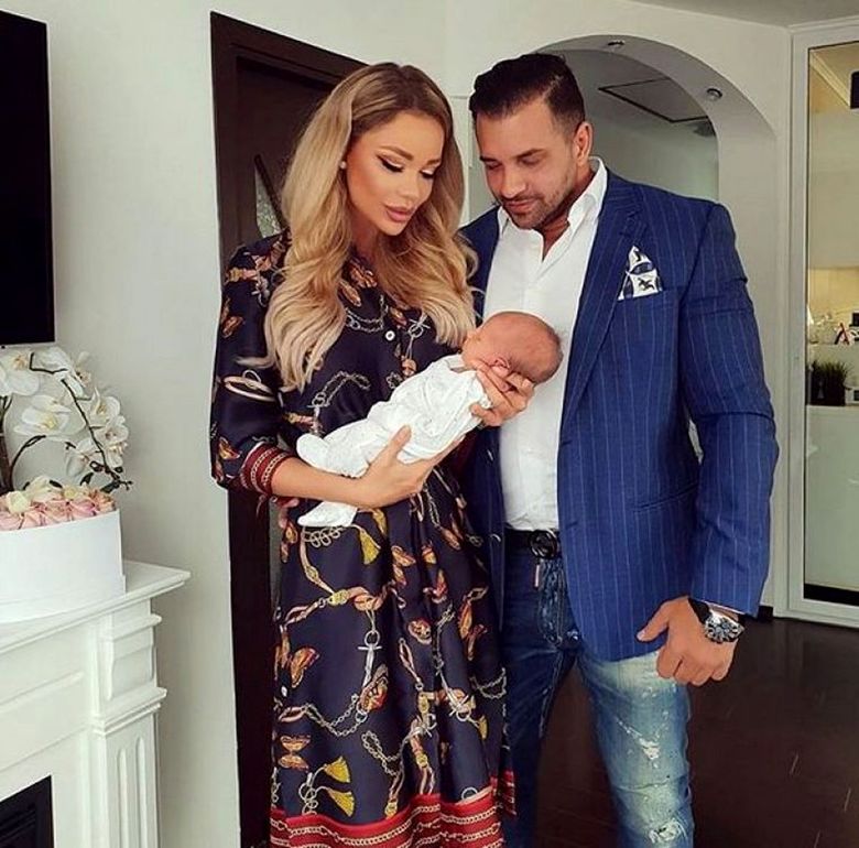 Bianca Drăgușanu, însărcinată cu Alex Bodi, după ce a amânat nunta: „Nașa și-a găsit nașul” Bianca Drăgușanu, însărcinată cu Alex Bodi, după ce a amânat nunta: „Nașa și-a găsit nașul”