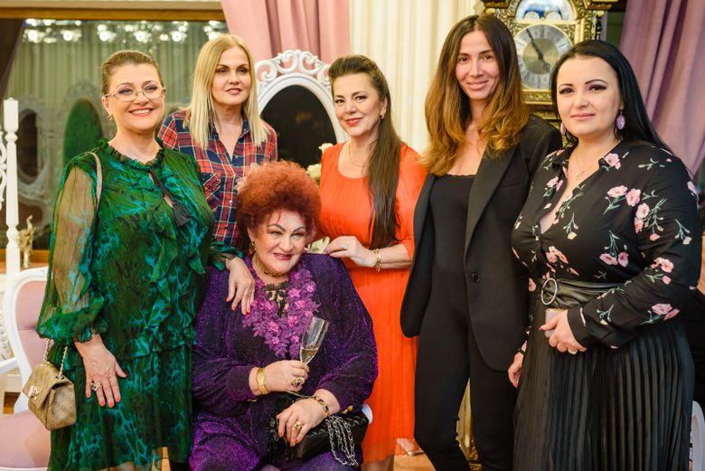 Elena Merişoreanu, apariţie de senzaţie la un salon de înfrumuseţare de lux! Are 70 de ani, dar uite cum arată! A fost sufletul petrecerii! FOTO EXCLUSIV! Elena Merişoreanu, apariţie de senzaţie la un salon de înfrumuseţare de lux! Are 70 de ani, dar uite cum arată! A fost sufletul petrecerii! FOTO EXCLUSIV!