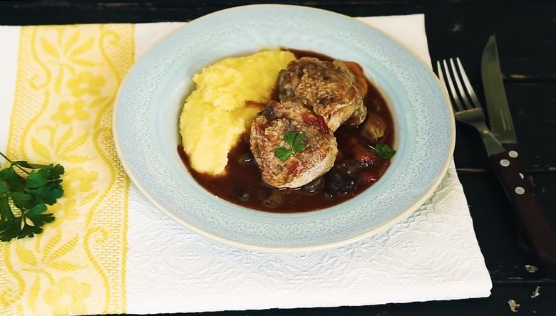 Tocănița de pui cu mămăliguță. Ce trebuie să adaugi pentru a ieși perfect