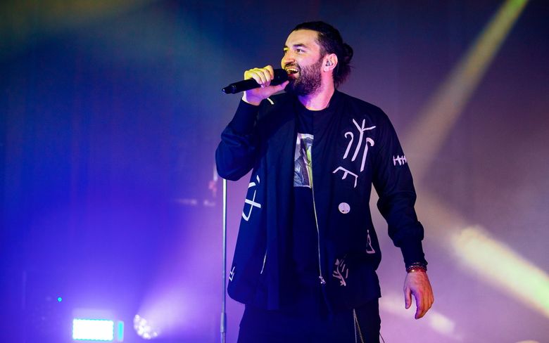„Multumesc, mama!”, a spus Smiley la Pitesti, in primul concert din turneul @Smiley_Omul „Multumesc, mama!”, a spus Smiley la Pitesti, in primul concert din turneul @Smiley_Omul