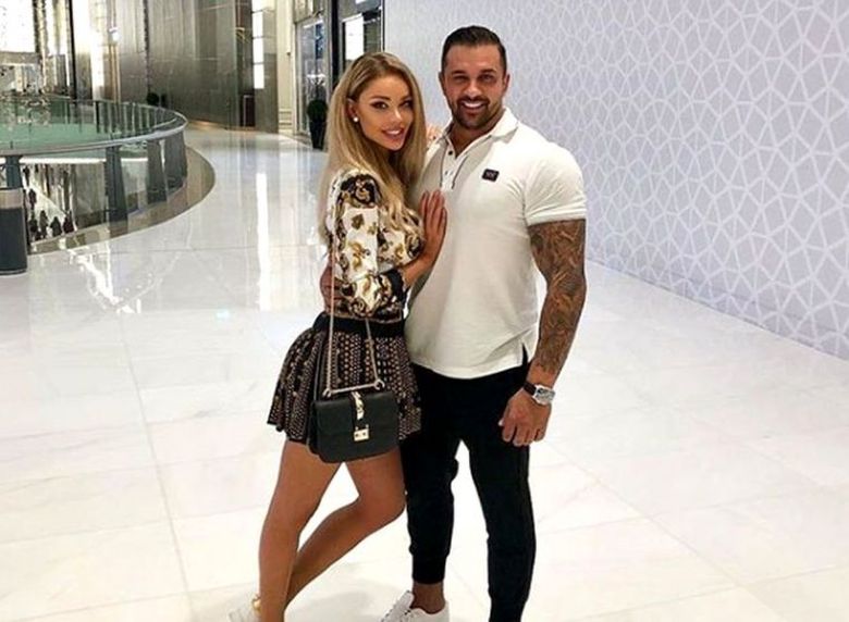 Prima reacţie a lui Victor Slav după ce a aflat că Bianca şi Alex Bodi au divorţat! Uite ce femeie superbă este lângă el! Prezentatorul tv este foarte fericit! Prima reacţie a lui Victor Slav după ce a aflat că Bianca şi Alex Bodi au divorţat! Uite ce femeie superbă este lângă el! Prezentatorul tv este foarte fericit!