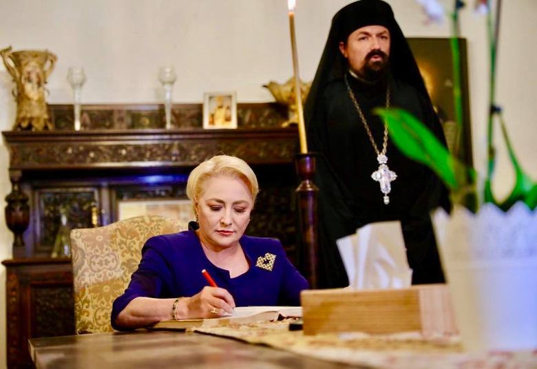 Adevărul despre broșa pe care Viorica Dăncilă a purtat-o toată campania! Bijuteria are și un nume Adevărul despre broșa pe care Viorica Dăncilă a purtat-o toată campania! Bijuteria are și un nume