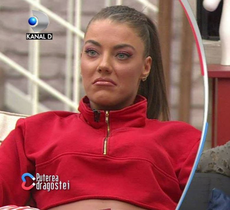 Roxana de la Puterea dragostei face şi ea videochat? Filmată dansând dezbrăcată în faţa camerei! Imaginile care au încins internetul Roxana de la Puterea dragostei face şi ea videochat? Filmată dansând dezbrăcată în faţa camerei! Imaginile care au încins internetul