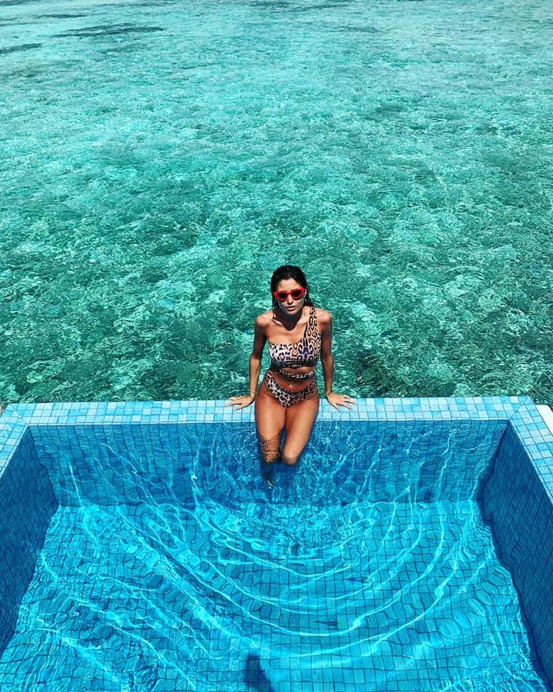 O celebră creatoare de modă a pozat goală în cadă în luna de miere din Maldive! O celebră creatoare de modă a pozat goală în cadă în luna de miere din Maldive!