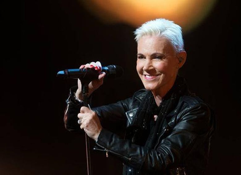 Marie Fredriksson, solista trupei Roxette, a murit! Avea cancer la creier de 17 ani, dar nu a renunțat la concerte! A cântat pe scenă stând pe scaun Marie Fredriksson, solista trupei Roxette, a murit! Avea cancer la creier de 17 ani, dar nu a renunțat la concerte! A cântat pe scenă stând pe scaun