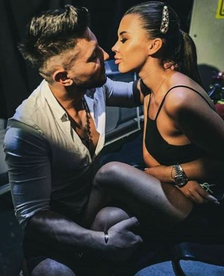 Legătura șoc dintre Florin Salam și Andra de la Puterea dragostei! Manelistul a fost plăcut impresionat de frumoasa femeie Legătura șoc dintre Florin Salam și Andra de la Puterea dragostei! Manelistul a fost plăcut impresionat de frumoasa femeie