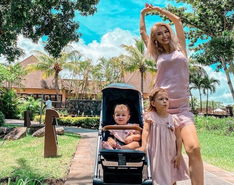Andreea Bălan și fetițele în vacanță Andreea Bălan și fetițele în vacanță