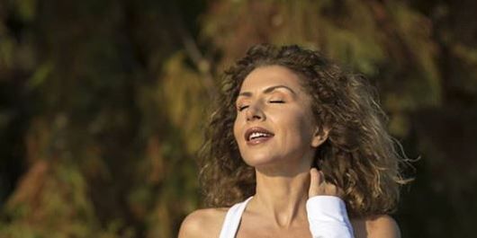 Frigul o ocolește pe focoasa Carmen Brumă! Cum s-a pozat iubita lui Mircea Badea la temperaturi negative