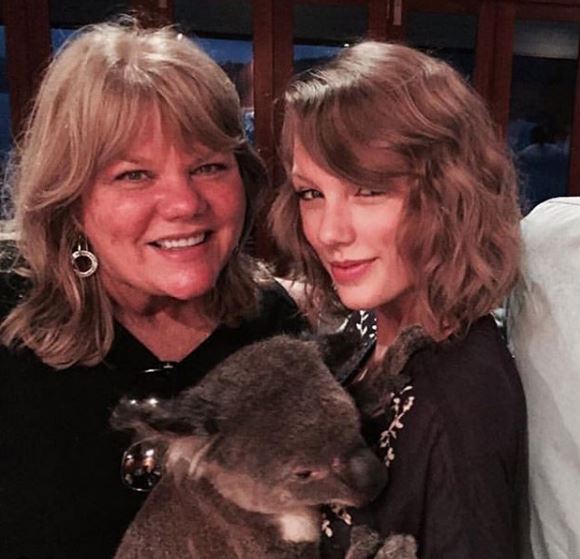 MAma c&acirc;ntăreței Taylor Swift suferă de o tumoră gravă pe creier