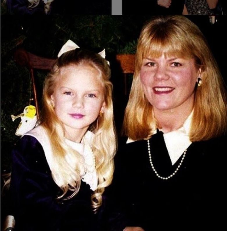 MAma cântăreței Taylor Swift suferă de o tumoră gravă pe creier MAma cântăreței Taylor Swift suferă de o tumoră gravă pe creier