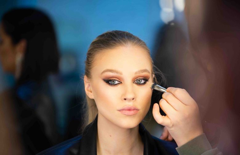 Imagini din culise! Cum arată cabina concurentelor de la “Bravo, ai stil! Celebrities” şi cum se pregătesc acestea înainte de fiecare ediţie a show-ului? Imagini din culise! Cum arată cabina concurentelor de la “Bravo, ai stil! Celebrities” şi cum se pregătesc acestea înainte de fiecare ediţie a show-ului?
