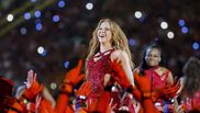 Jennifer Lopez și Shakira, spectacol incendiar la 50 și 43 de ani