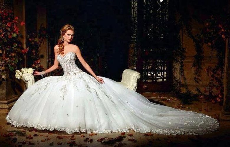 Ti-ai dorit dintotdeauna sa arati ca o printesa la nunta? Alege una dintre aceste cinci rochii si visul ti se va indeplini! Ti-ai dorit dintotdeauna sa arati ca o printesa la nunta? Alege una dintre aceste cinci rochii si visul ti se va indeplini!