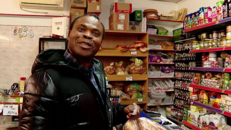 Asta-i Romania! Familie de africani traieste in satul Chinari, Mures