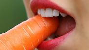 Ce trebuie să mănânci pentru a avea dinții mai albi? 