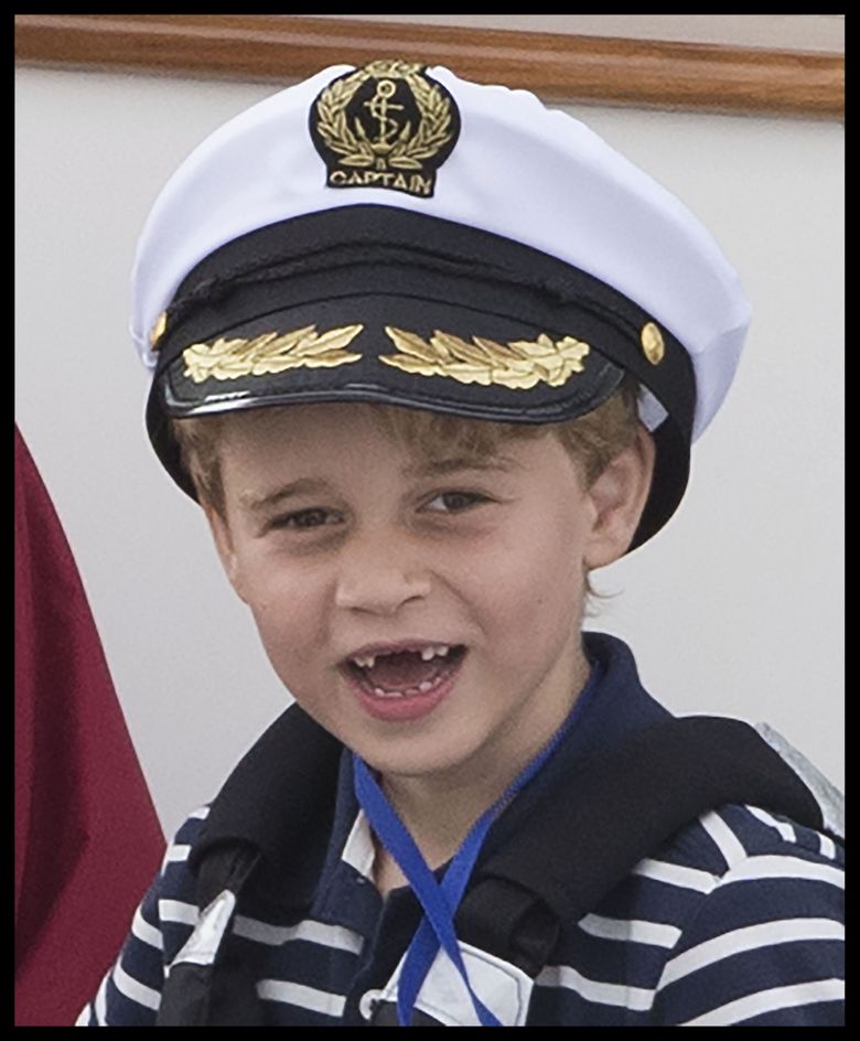Cum este crescut Prințul George de către Ducii de Cabridge? „Într-un mediu normal, nu în spatele zidurilor palatului” 