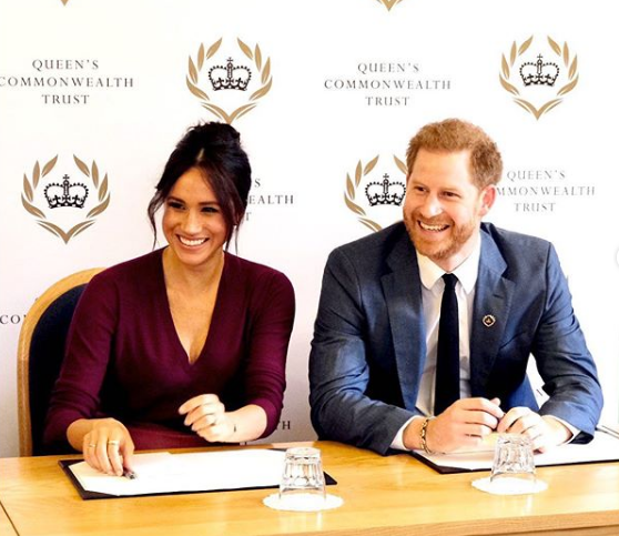 Meghan Markle gravidă iar? Ducesa de Sussex &icirc;și acoperă burtica! 