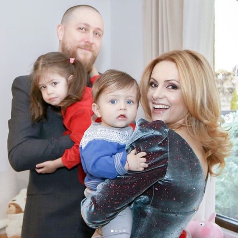 Simona Gherghe si copiii Simona Gherghe si copiii