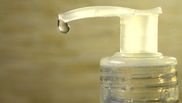 Iată cum poți face singură gel antibacterian. E foarte simplu