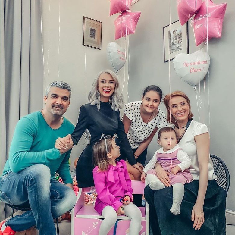 Andreea Bălan, imagini emoționante de la turta fiicei sale. Nu o să-ți vină să crezi ce obiecte a ales micuța Clara! Andreea Bălan, imagini emoționante de la turta fiicei sale. Nu o să-ți vină să crezi ce obiecte a ales micuța Clara!