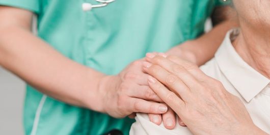 O asistentă medicală din Italia care trata pacienții cu coronavirus s-a sinucis. Avea simptome specifice virusului
