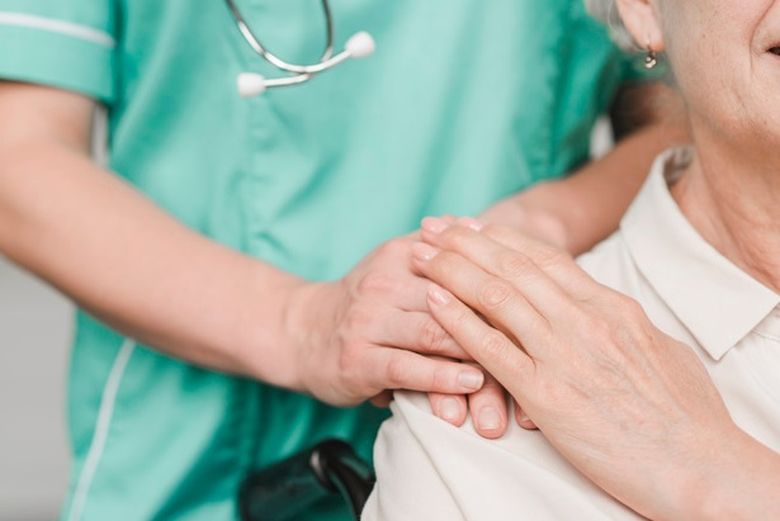 O asistentă medicală din Italia care trata pacienții s-a sinucis